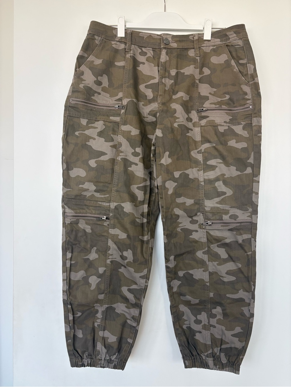 New Skinnygirl camo denim  jogger sz 14